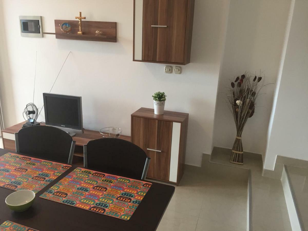 Aurora Apartment Паг Екстериор снимка