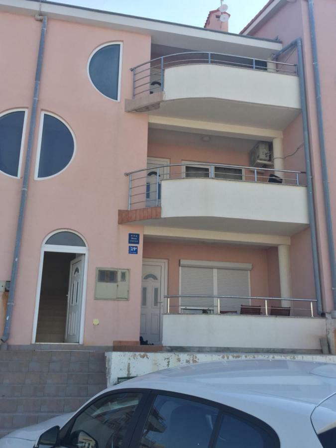 Aurora Apartment Паг Екстериор снимка